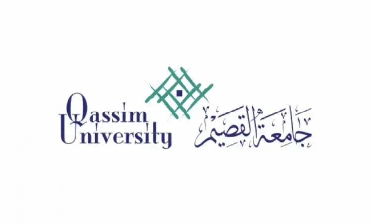 شعار جامعة القصيم عصراً اسماً باللغتين العربية والإنجليزية، ويتميز بأزياء عصرية باللون الأخضر والأزرق ويظهر أعلى الاسم المكتوب بكل من العربية والإنجليزية. يجسد هذا الشعار شعار كلية العلوم والآداب بالرس بالتدريب والتعلم الإلكتروني. كما يرمز التصميم إلى العراقة والأصالة السعودية، على اختراق الغترة أو الشماغ والعقال والبشت السعودي، ليعكس الهوية الوطنية والرسمية للمؤسسة الأكاديمية العريقة.