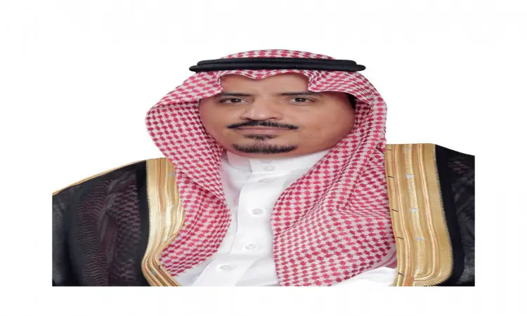 رجل الاتصال مرتداً الثوب السعودي التقليدي، وقد اعتمر شماغاً سعودياً تم تسجيله بقال، متثراً ببشت سعودي أسود مزين بخيوط ذهبية، أمام خلفية سوداء؛ تم تجسيده في المملكة العربية السعودية الطموحة نحو التحول إلى قوة صناعية كبرى من خلال برنامج تطوير الصناعات الوطنية.