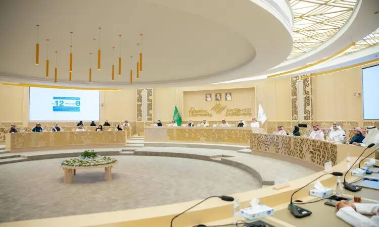They chose the hall for the 37th Grand Meeting of the Deans of Dental Schools in Saudi Arabia, where attendees sat around a tap table, dressed in a ghutra or shemagh and aqqal, as well as the Saudi bisht, reflecting the solemnity of the occasion. The Saudi flag and the university's logo were prominently displayed, while key texts were projected on the screen in Arabic. The winning party was luxurious and elegant with large touches of gold and beige stars, including the great prestige of Qassim University.