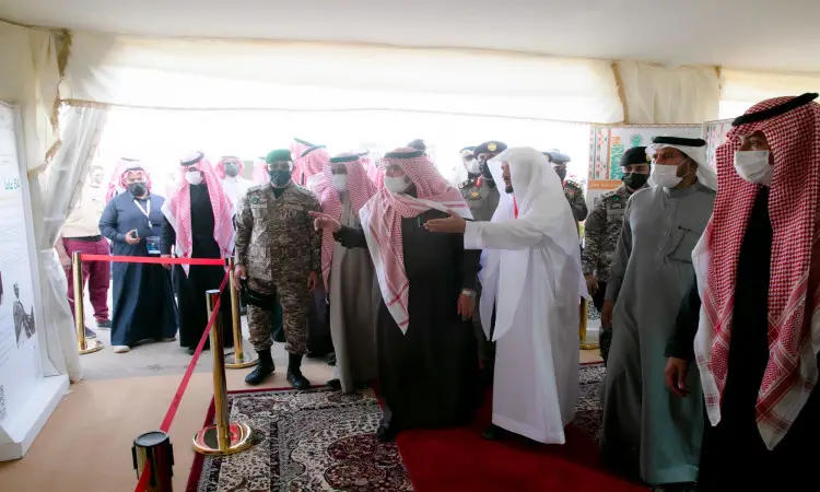 داخل إحدى الخيام في مهرجان ربيع بريدة، انضمت سمو أميرة منطقة القصيم إلى مجموعة من الرجال؛ نظرًا لأنه كان مضادًا للجيش، بعد ارتدى الثوب السعودي مع الشماغ والعقال والبشت. جاء ذلك خلال فترة جناح جامعة القصيم، حيث جاء نتيجة المعلومات ومناقشتها أمام لوحة تعريفية. معظمهم كانوا ملتزمين بممارسة الكمامات حرصاً على السلامة.