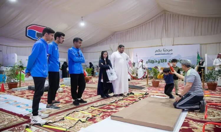 A crowd watches as a child performs push-ups inside the Buraydah Spring Festival held at the university. Some of the presenters are dressed in sportswear, while the defense forces use the traditional Saudi ghutra, shemagh, aqal and bisht. Surrounded by banners, carpets and potted plants, the event reflects the student clubs at Qassim University amidst the attendance and outstanding organization.