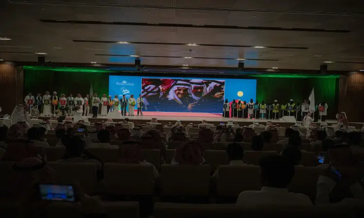 A large crowd at Qassim University witnessed a theatrical performance on the stage, where a number of people lined up in a single row, as the big screen projected the Saudi flag. Dressed in their distinctive traditional attire - the shemagh or ghutra, headband and Saudi bisht - they celebrated the National Day amid dim lighting and touches of green in respect for the national goal.