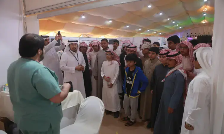 A large number of Vatican men, many of whom wore the Saudi ghutra or shemagh inside an aqal with a Saudi bisht, a tent decorated in the falcon's mindset. One attendee, dressed in a medical uniform (da'ak), conducted a health awareness session for Qassim University, while another documented the moment with his smartphone.