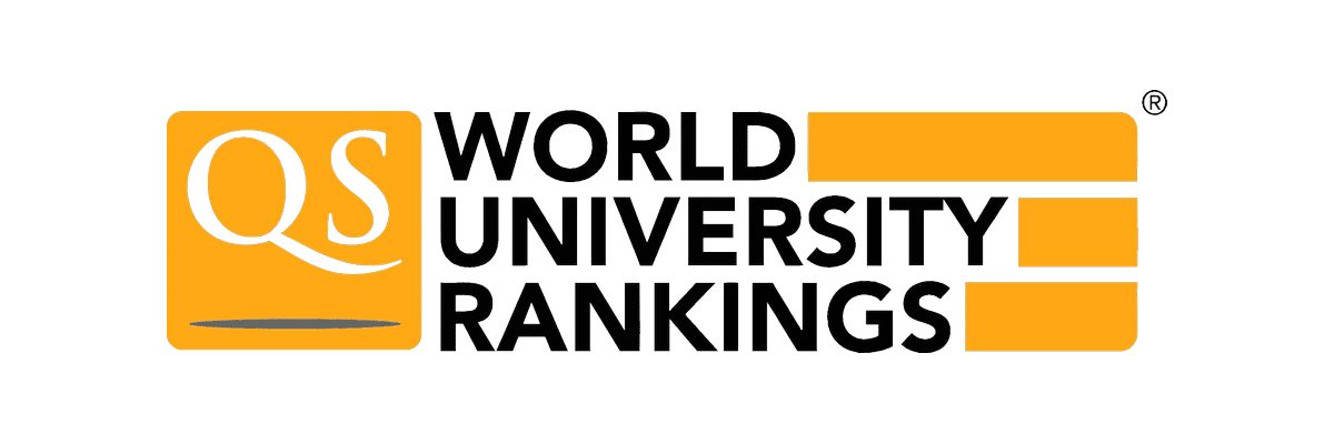 شعار QS للتصنيف الجامعي العالمي في فعالية أكاديمية بجامعة القصيم.