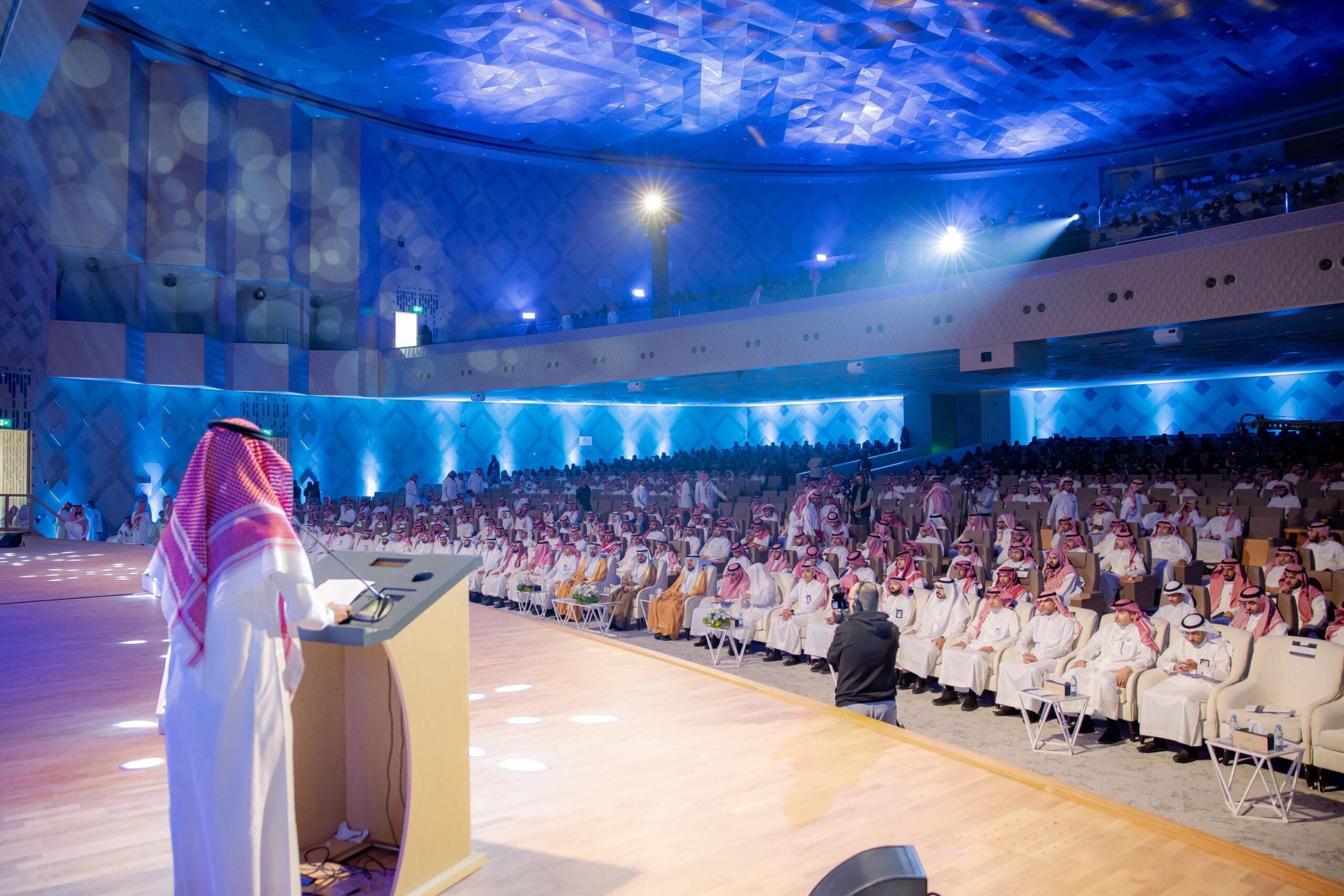 رئيس الجامعة يرعى ملتقى «سفراء الرؤية: مبتعثون لبناء المستقبل» ويفتتخ المعرض المصاحب
