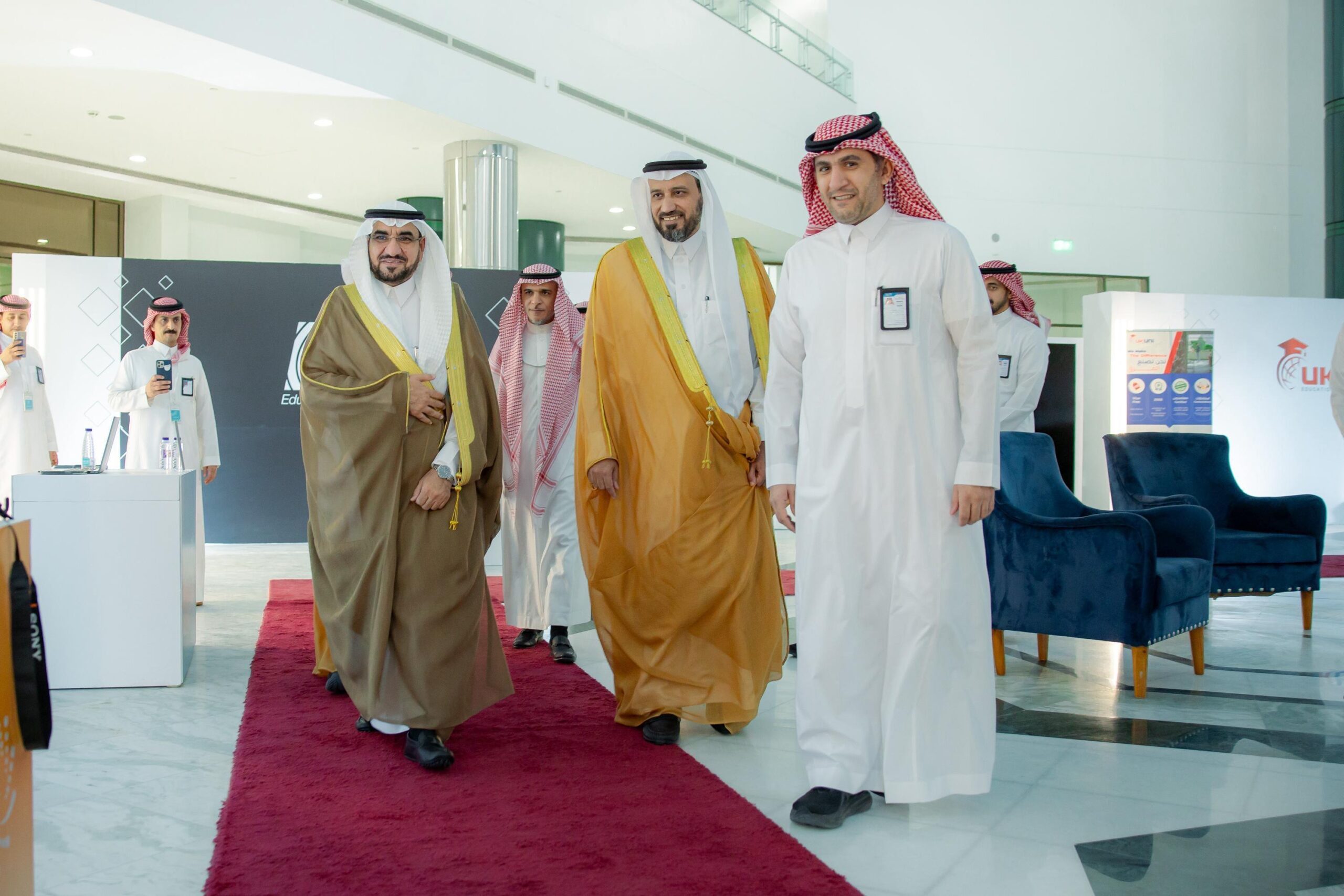رئيس الجامعة يرعى ملتقى «سفراء الرؤية: مبتعثون لبناء المستقبل» ويفتتخ المعرض المصاحب