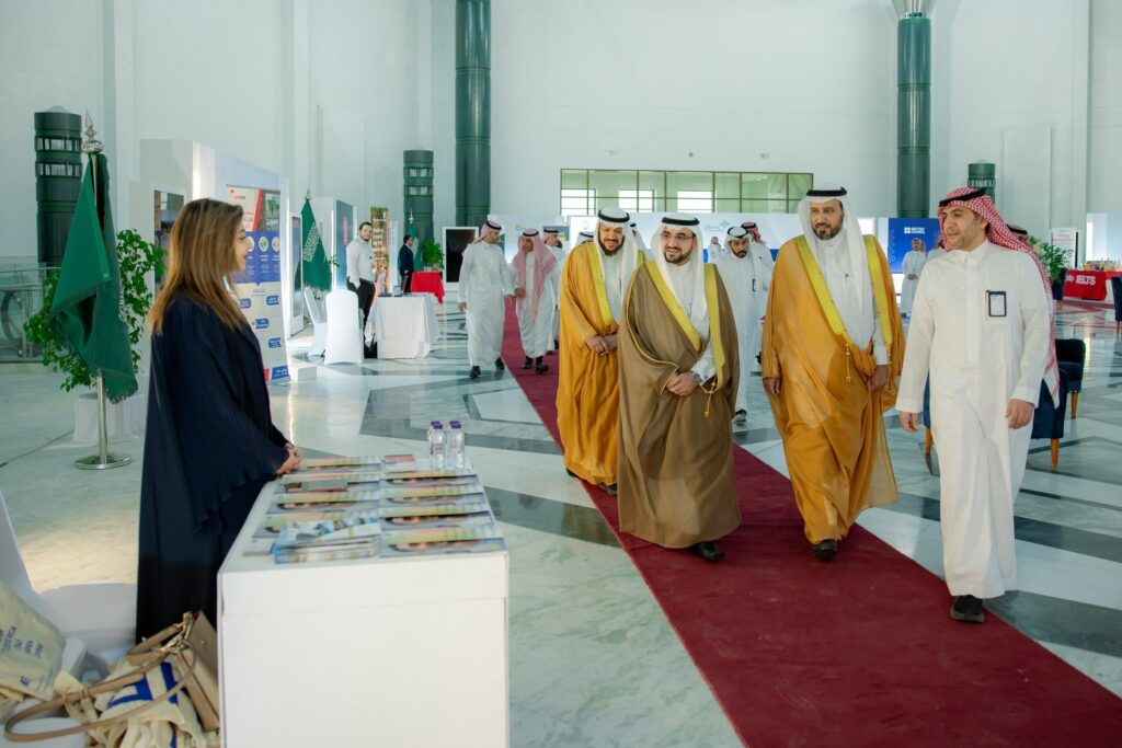 رئيس الجامعة يرعى ملتقى «سفراء الرؤية: مبتعثون لبناء المستقبل» ويفتتخ المعرض المصاحب
