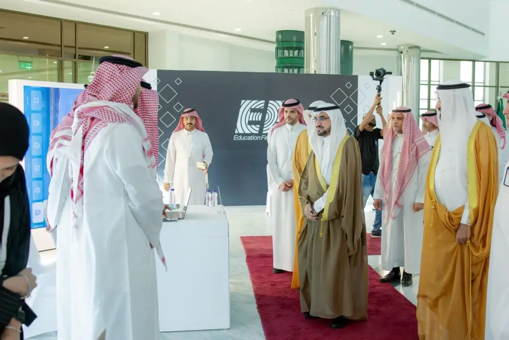 رئيس الجامعة يرعى ملتقى «سفراء الرؤية: مبتعثون لبناء المستقبل» ويفتتخ المعرض المصاحب