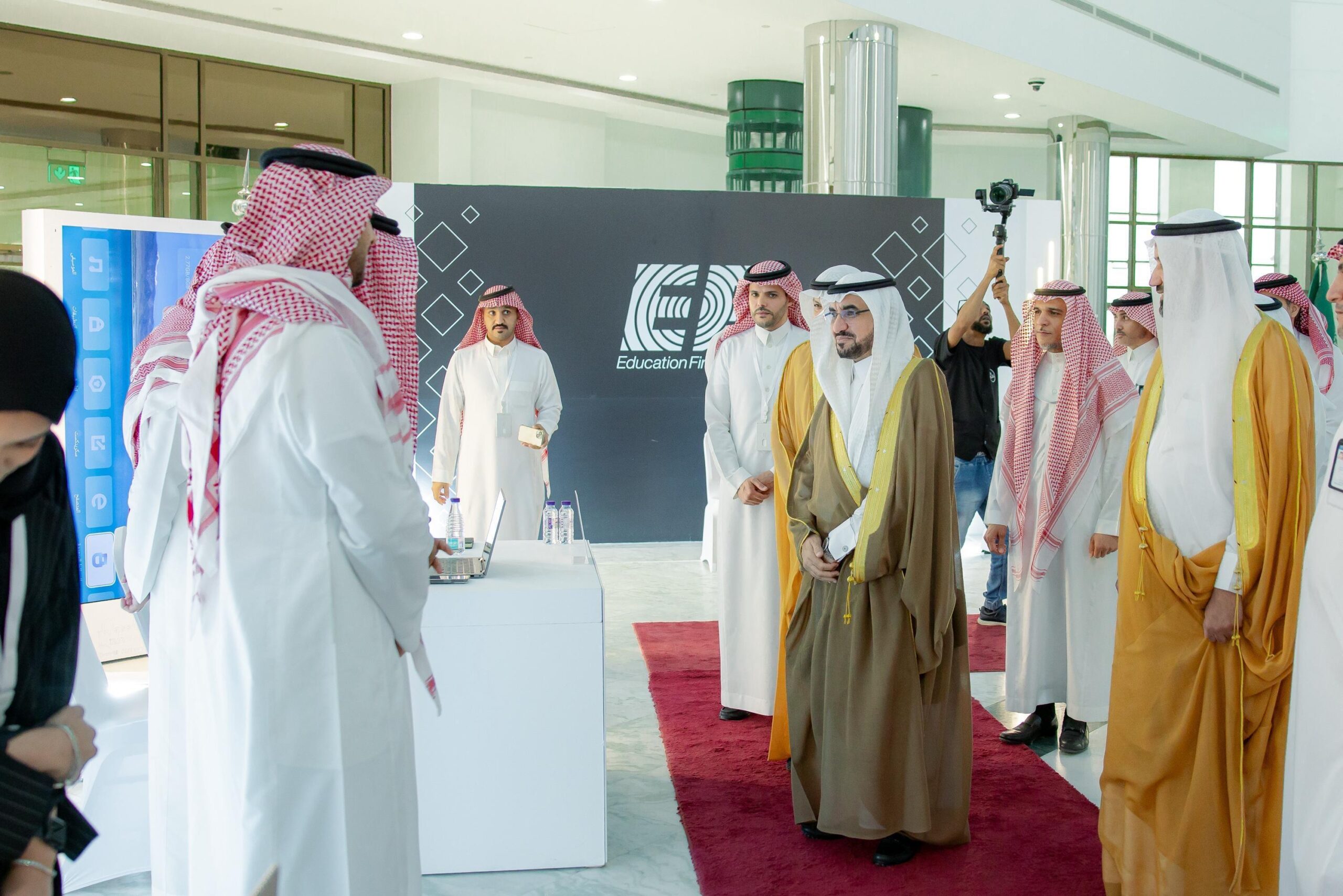 رئيس الجامعة يرعى ملتقى «سفراء الرؤية: مبتعثون لبناء المستقبل» ويفتتخ المعرض المصاحب