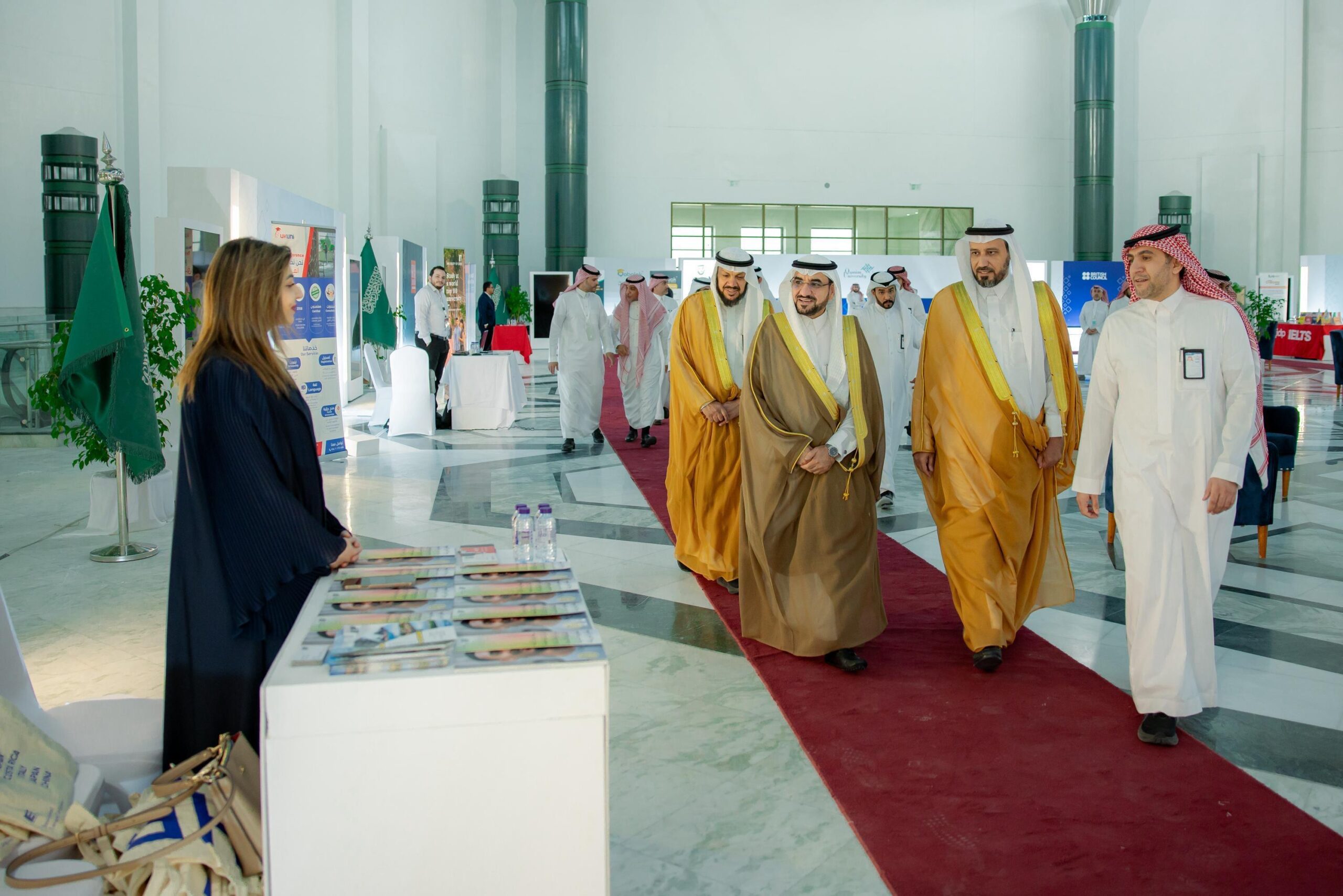 رئيس الجامعة يرعى ملتقى «سفراء الرؤية: مبتعثون لبناء المستقبل» ويفتتخ المعرض المصاحب