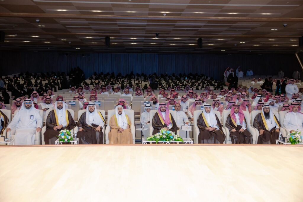 رئيس الجامعة يرعى حفل الكلية التطبيقية «مواءمة وشراكة وتمهين»