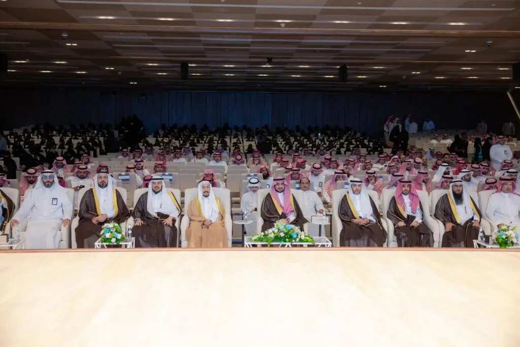 رئيس الجامعة يرعى حفل الكلية التطبيقية «مواءمة وشراكة وتمهين»