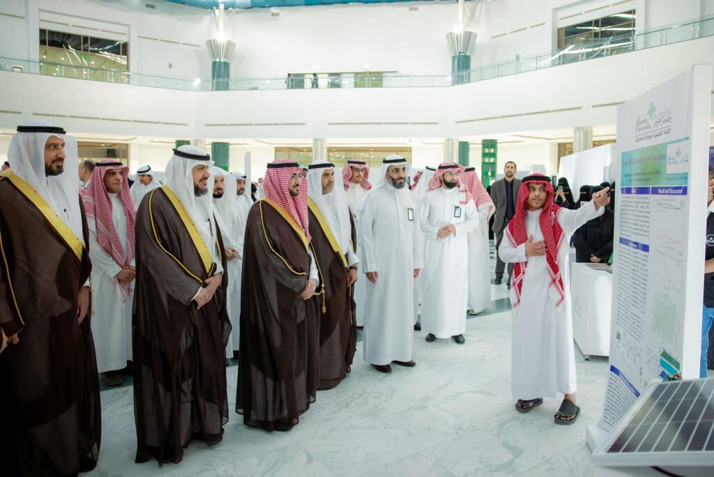 رئيس الجامعة يرعى حفل الكلية التطبيقية «مواءمة وشراكة وتمهين»
