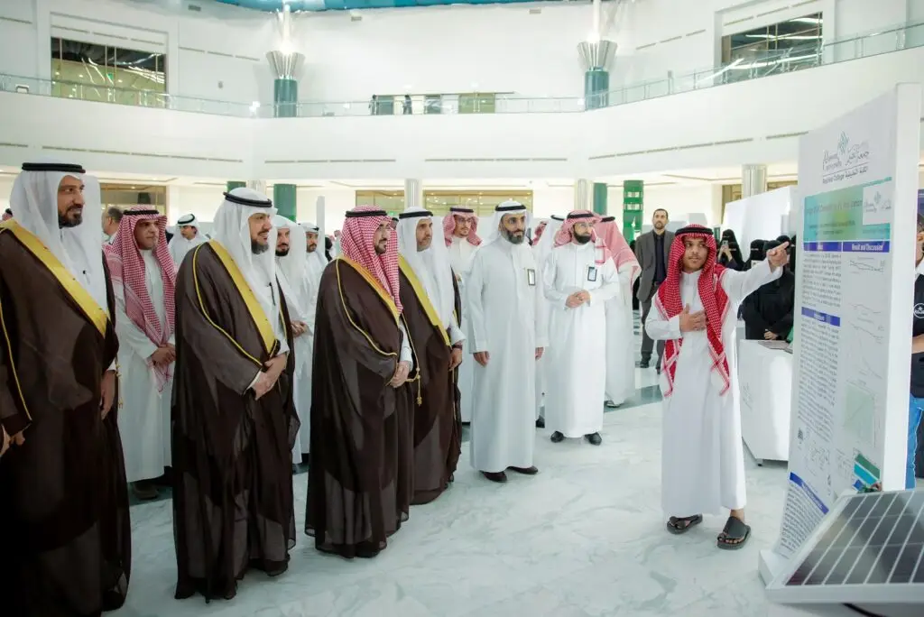 رئيس الجامعة يرعى حفل الكلية التطبيقية «مواءمة وشراكة وتمهين»