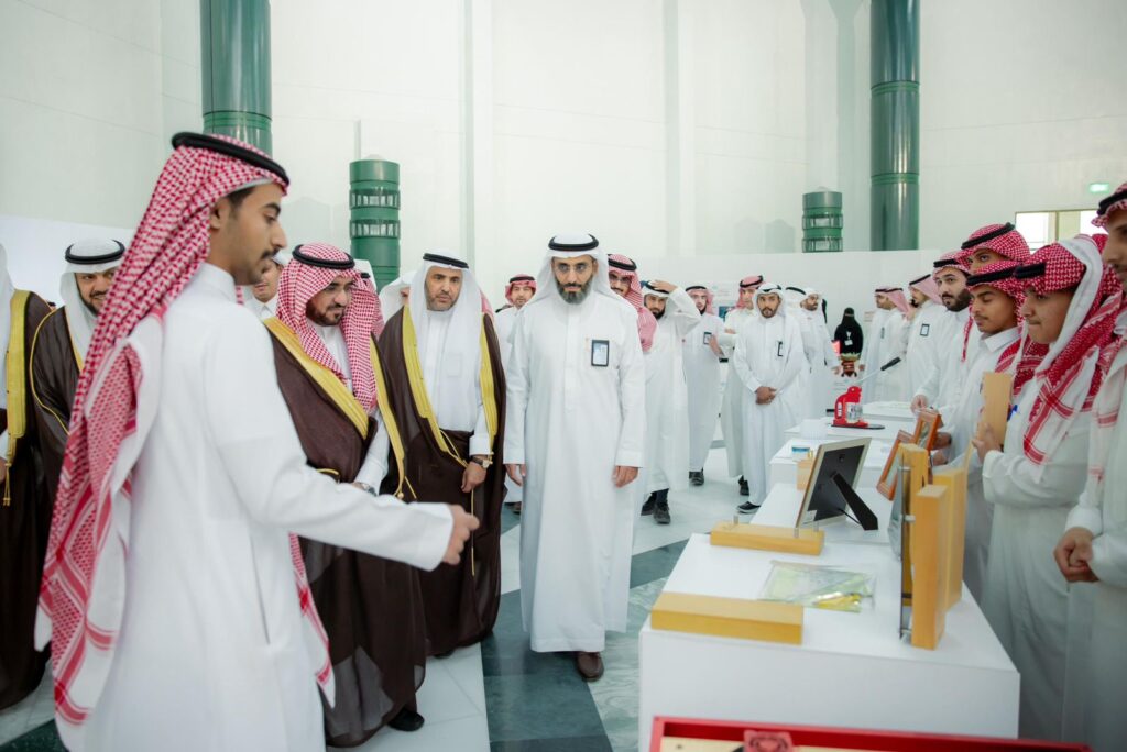 رئيس الجامعة يرعى حفل الكلية التطبيقية «مواءمة وشراكة وتمهين»