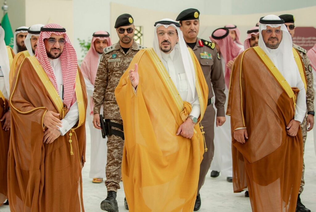 The visit of the Emir of Qassim and a group of officials to an academic conference at Qassim University.