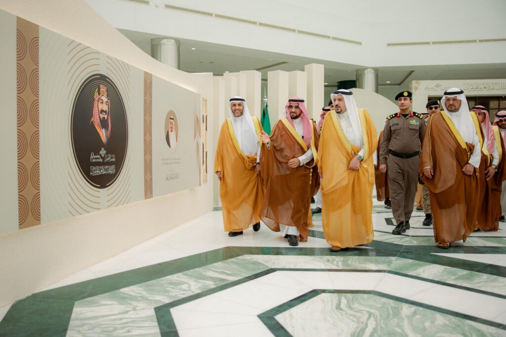 The visit of the Emir of Qassim to the Conference Support Center for Qassim University programs.