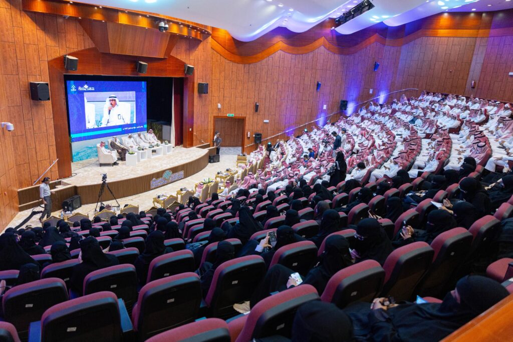 Qassim University hosts a symposium on the Tumuhi program and educational systems.