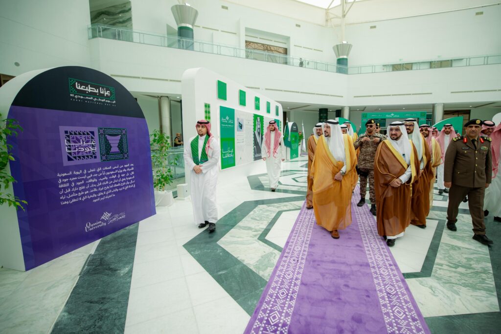 حضور رسمي لأمير القصيم في جامعة احتفال جامعة القصيم باليوم الوطني 95 بمشاركة مسؤولي الجامعة.