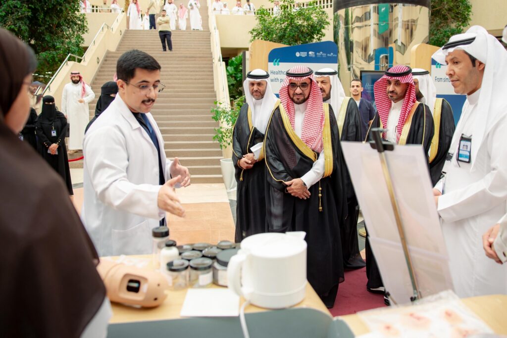 Awareness presentation on medical devices at the Qassim Simulation Exhibition in the presence of a number of interested parties.