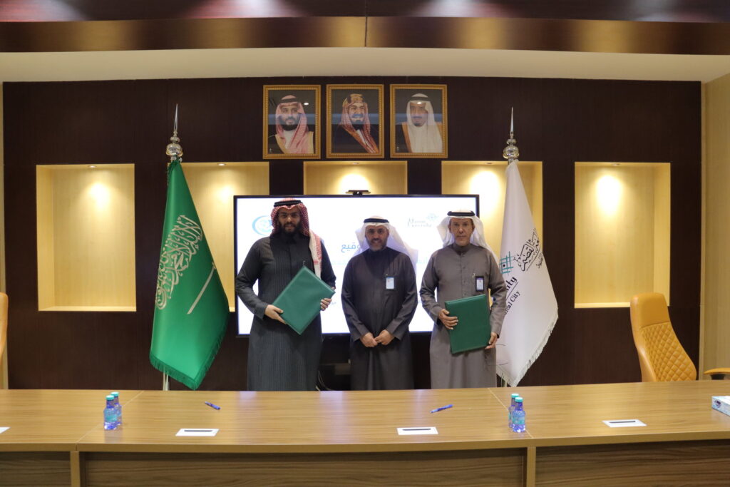 Awareness of health awareness programs within an academic partnership at Qassim University in the presence of representatives of the authorities.