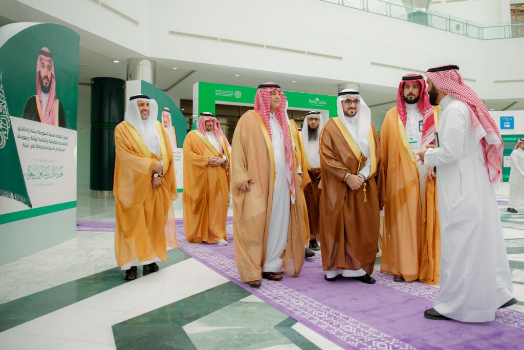 مشاركون في المؤتمر الجغرافي الجغرافي بجامعة القصيم يناقشون البيئة والتنمية المستدامة.