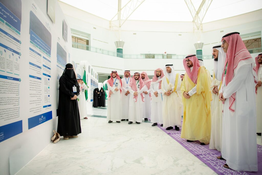 عرض ملصقات بحثية ضمن احتفال اليوم العالمي للمعلم في جامعة القصيم بمشاركة أكاديمية.