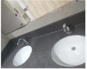 تصميم مغاسل صديق للمياه بمعايير حديثة جامعة القصيم يعكس القيم الإسلامية المحلية.