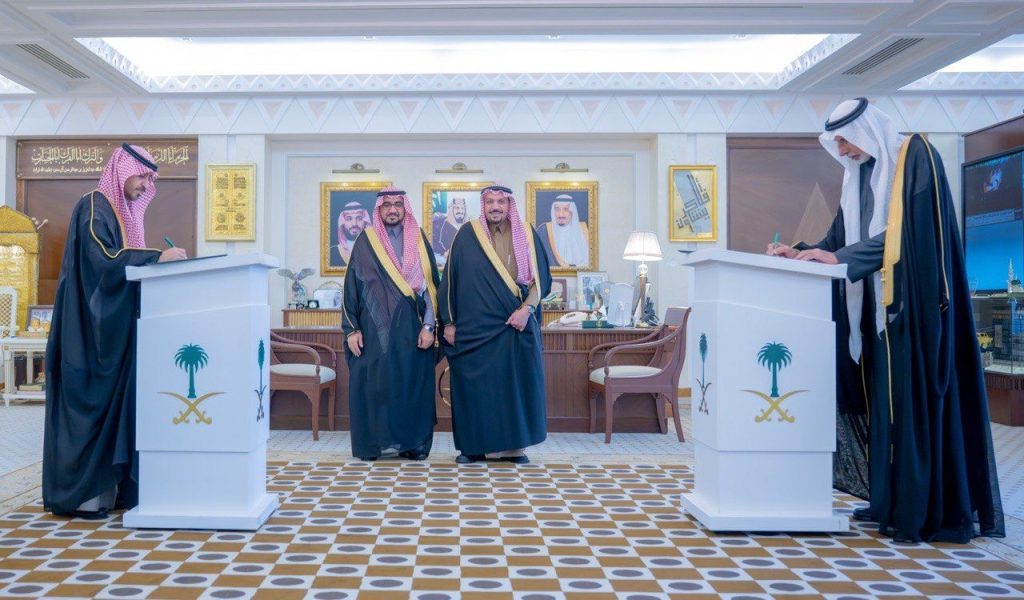 اتفاقية شراكة أكاديمية بين مركز التأهيل وجامعة القصيم في مكتب رسمي.