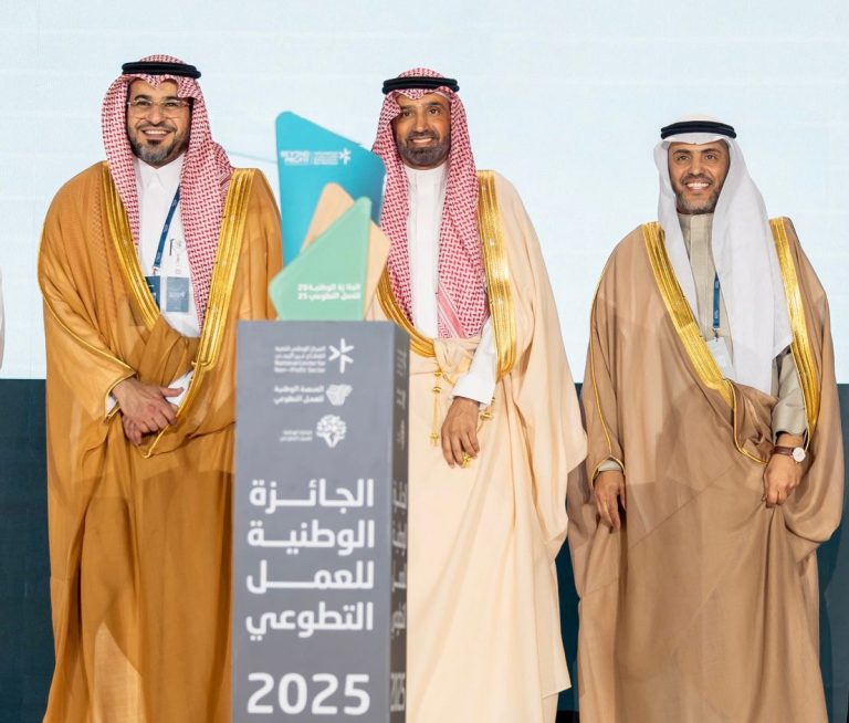 تكريم وطني للعمل التطوعي في جامعة القصيم ضمن فعالية متوافقة مع القيم السعودية.