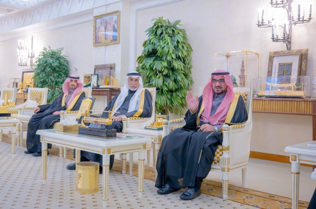 لقاء رسمي لقاء أكاديمي في جامعة القصيم ضمن أجواء تعكس هوية المجتمع السعودي المسلم.