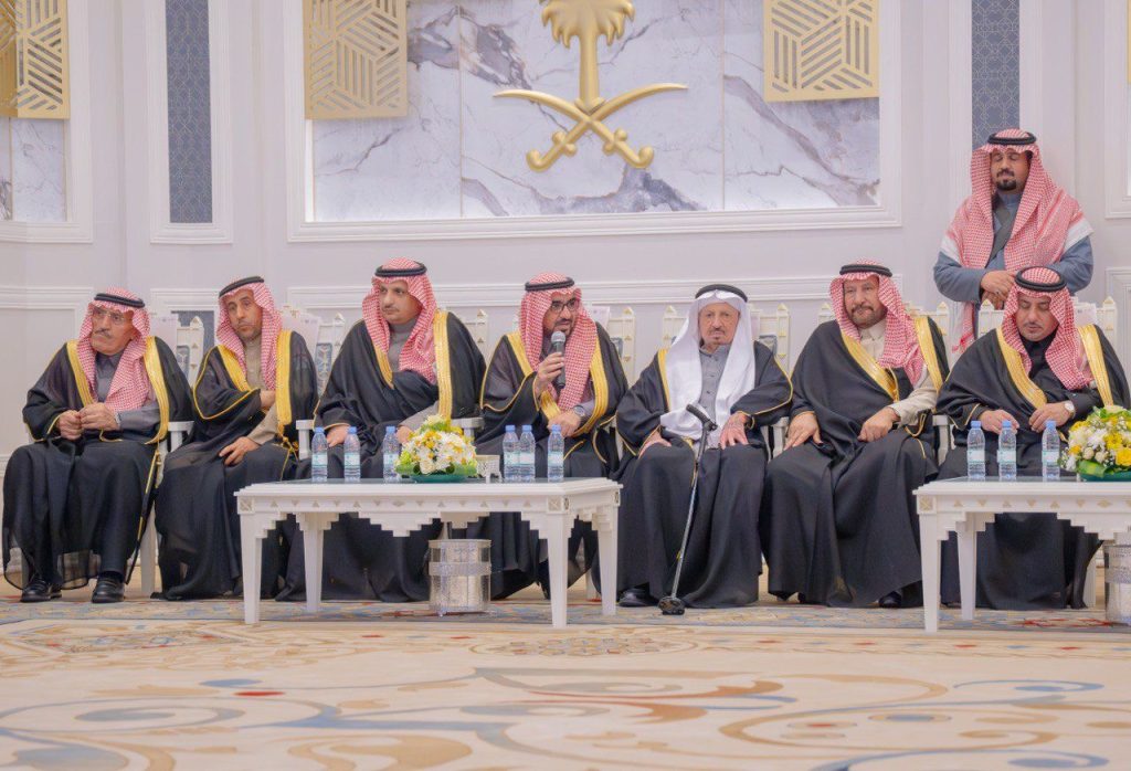اجتماع رسمي بأمير القصيم في جامعة القصيم يجسّد روح المجتمع الأكاديمي السعودي.