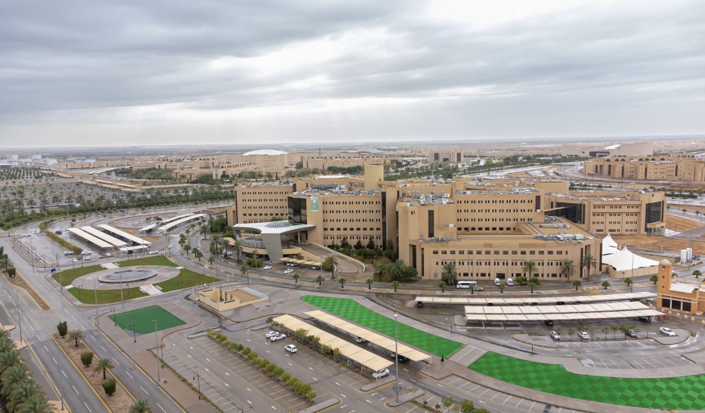 جامعي حديث جامعي بجامعة القصيم يضم المدينة الطبية المتخصصة في رعاية العمود الفقري.
