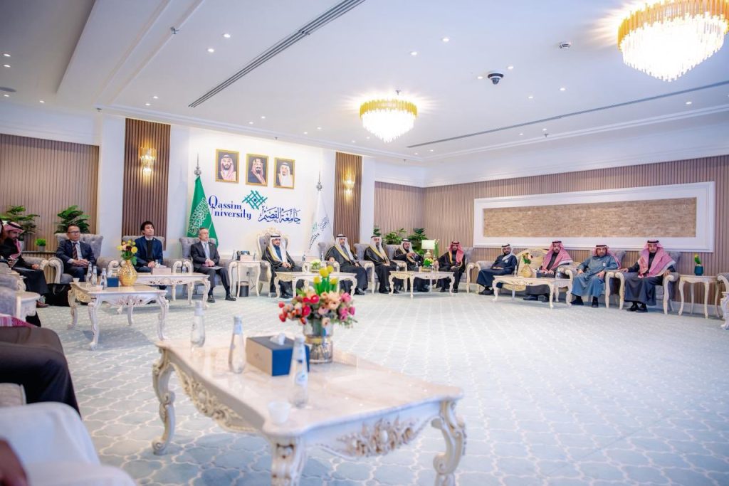 اجتماع رسمي أكاديمي رسمي بين جامعة القصيم والسفارة اليابانية يعزز الشراكة العلمية.