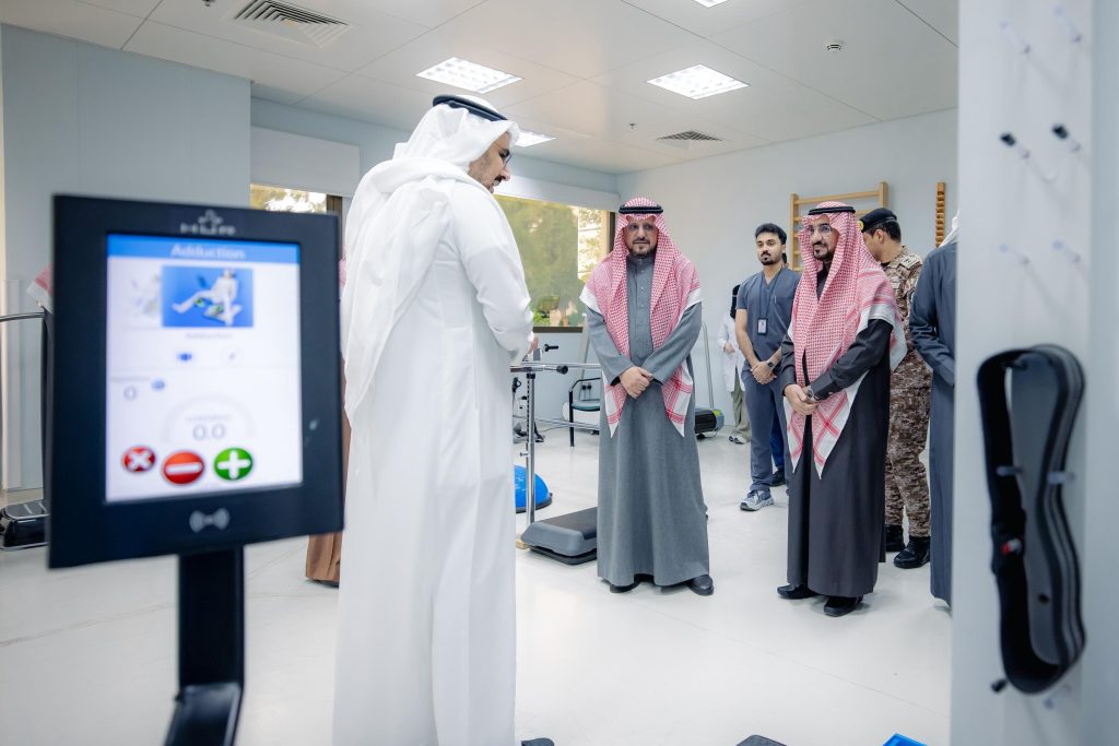 زيارة نائب أمير القصيم للمنشآت الطبية بجامعة القصيم إنجازاتها الأكاديمية.