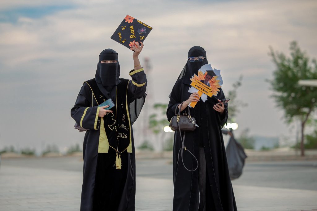 احتفال تخرج أكاديمي بجامعة القصيم يجسد اعتزاز الطالبات بالنجاح والهوس السعودية.
