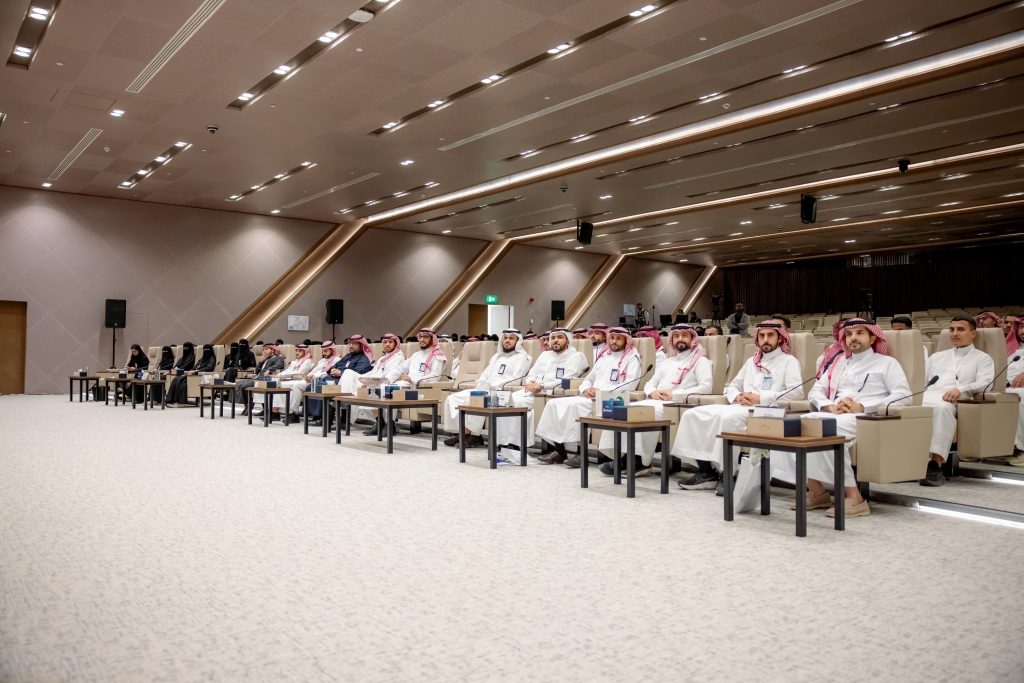 Male and female students in the hall of Qassim University's College of Medicine during the internship course.