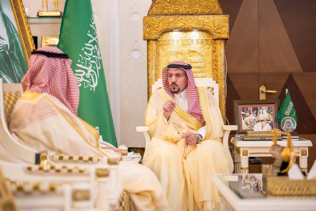 Official meeting at Qassim University to discuss academic programs that reflect Saudi Islamic identity.