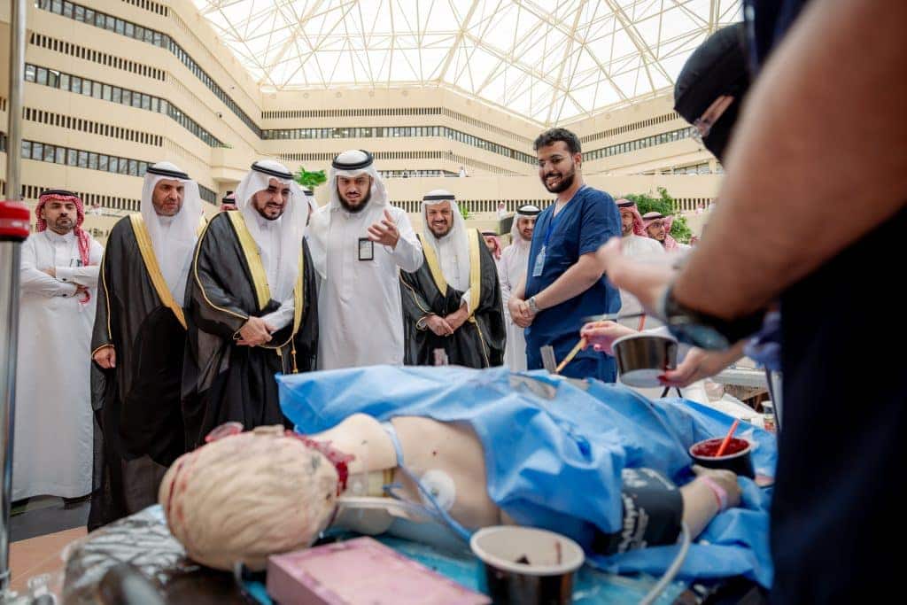 عرض تعليمي طبي طبي بجامعة القصيم ضمن معرض التشريح بحضور مختصين وطلاب من المجتمع المحلي.