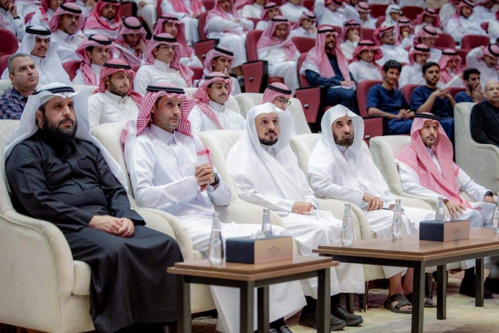 حضور أكاديمي في فعالية جامعية بجامعة القصيم بترتيب رسمي وترتيب منظم.