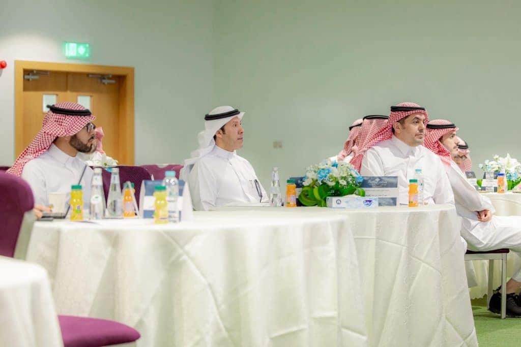 حضور أكاديمي بجامعة القصيم يناقش التحول المؤسسي في المستشفيات الجامعية.