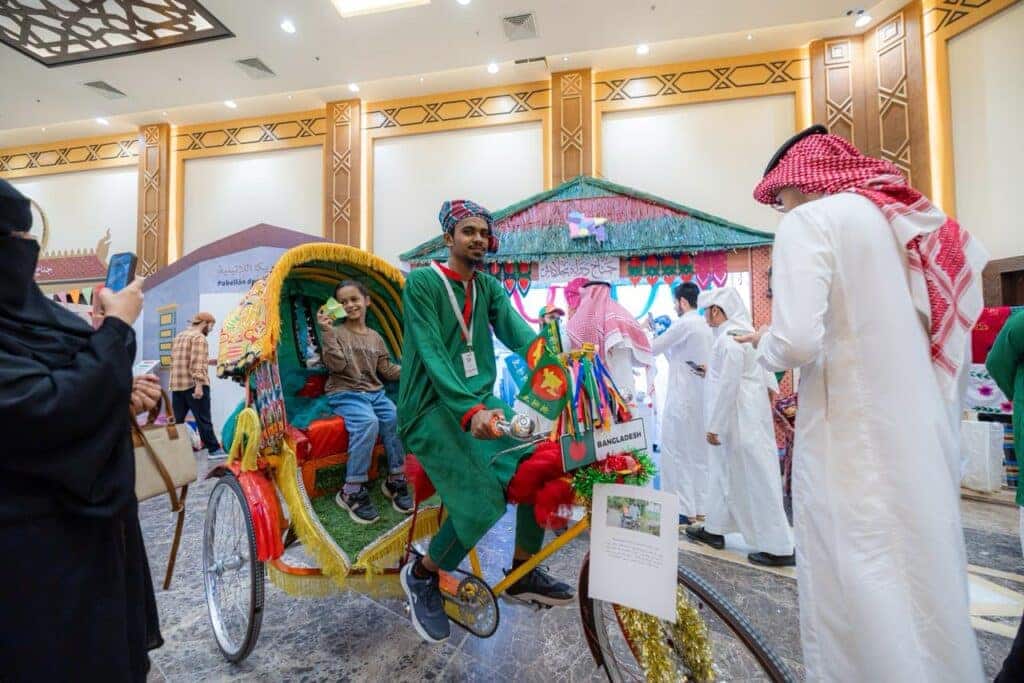 فعالية ثقافية بجامعة القصيم التراثية والهيدروليكية السعودية ضمن مهرجان الشعوب.