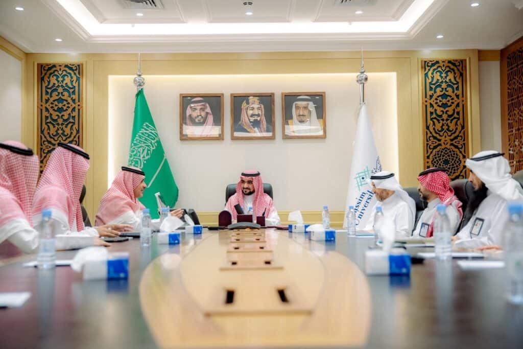 اجتماع رسمي بجامعة القصيم يناقش التعاون الاستثماري وصندوق التعليم العالي الجامعي.
