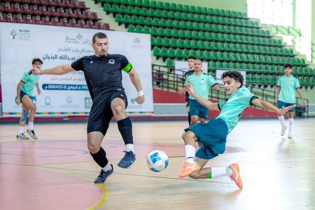 قدم الصالات في صالة جامعة القصيم ضمن بطولة الاتحاد السعودي بحضور طلابي.