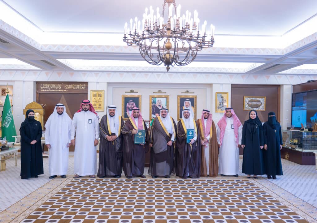 مذكرة تفاهم في جامعة القصيم بإشراف أمير المنطقة، وتكريم مشاركين.