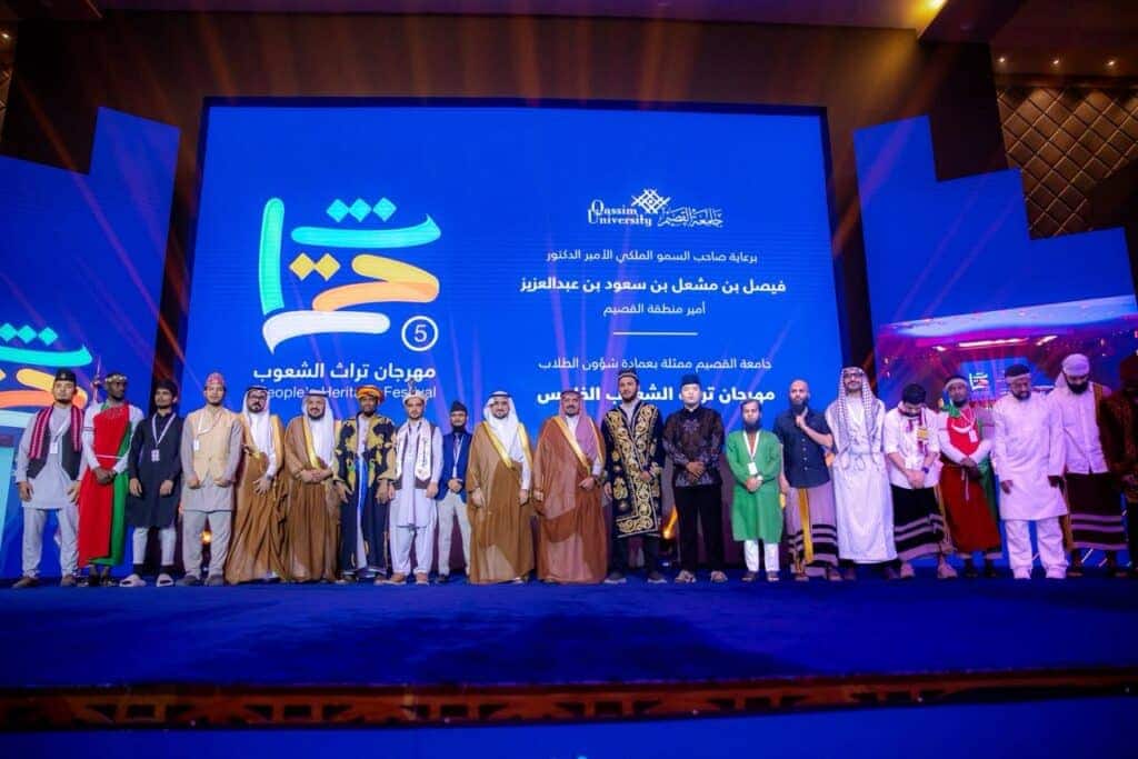 جامعة القصيم يشاركون في مهرجان تراث الشعوب احتفاءً بالقيم والتراث السعودي.