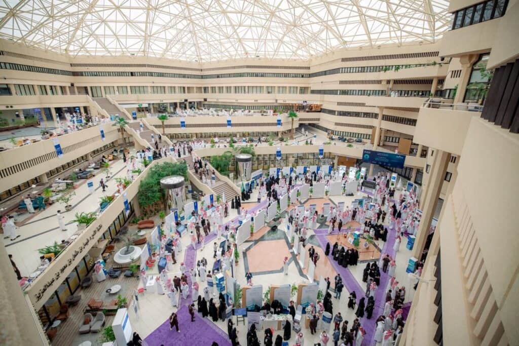 المعرض العلمي الهندسي بجامعة القصيم في حديث يعكس التميز المجتمعي والأكاديمي.