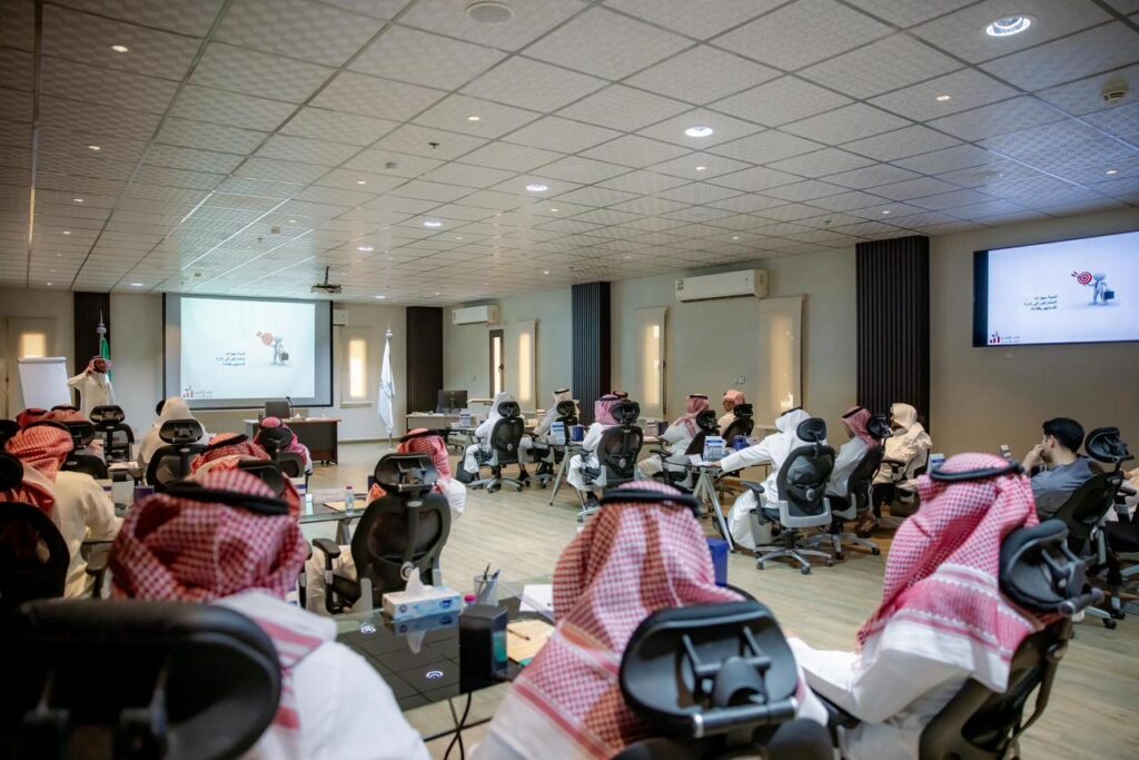 رؤساء الأقسام بجامعة القصيم يحضرون برنامجًا تدريبيًا مكثفًا برئاسة رئيس الجامعة.