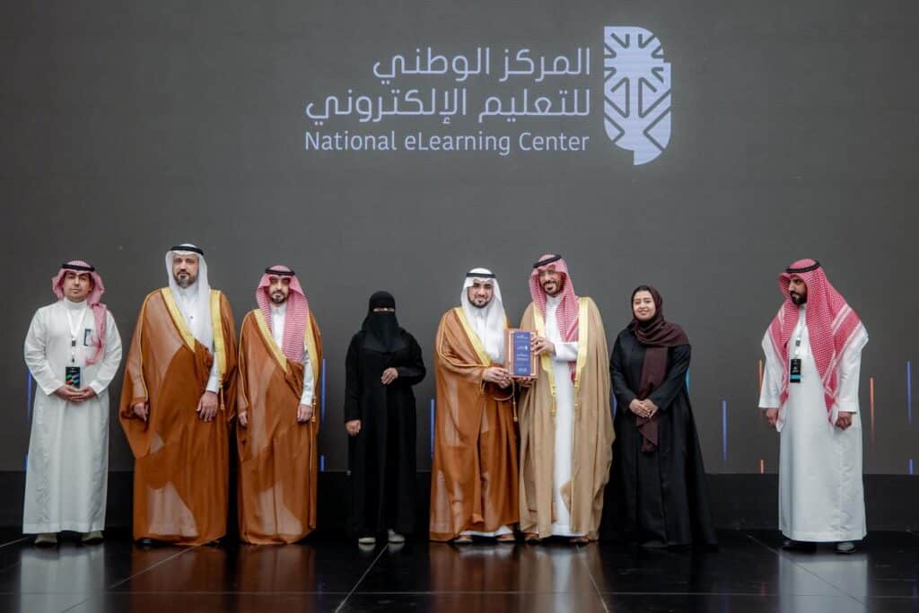 تكريم الفائزين الفائزين في هاكثون ابتكرون ابتكروا للتعليم بجامعة القصيم برعاية رئيس الجامعة.