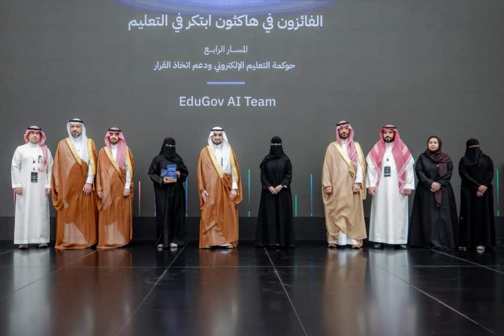 حفل تكريم الفائزين بهاثون ابتكار للتعليم بجامعة القصيم بحضور رئيس الجامعة.
